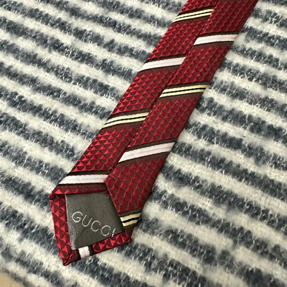 GUCCI Made in Italy Mens Striped Silk Neck Tie Red Textured Formalwear‎ Vintage